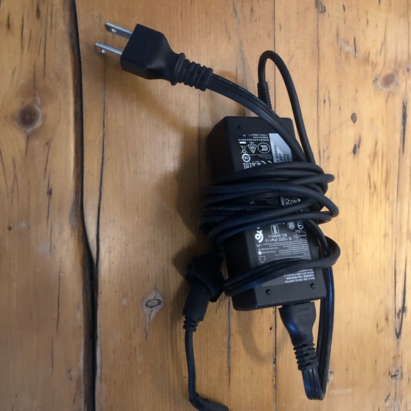 Dell 65W Adaptor - Picture 2 of 5